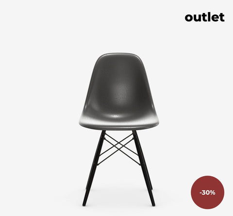 Vitra Fiberglass Side Chair DSW Donkergrijs (OUTLET)