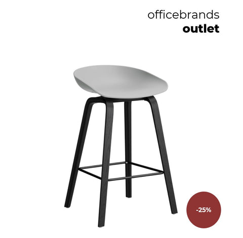 HAY AAS 32 Barkruk low Zwart gelakt eiken / Concrete grey (OUTLET)